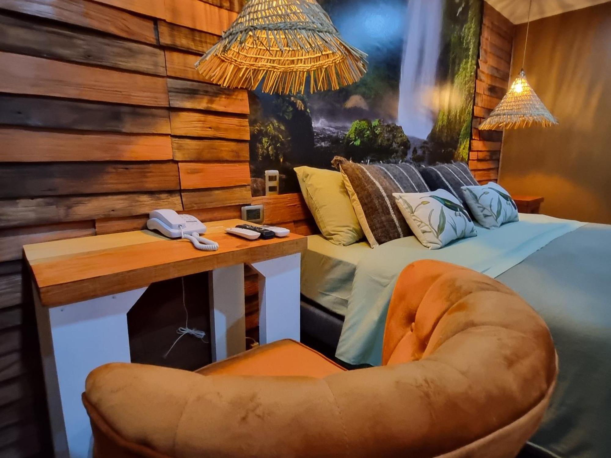 Hotel Boutique Tierra De Islas Chiloe Кастро Екстер'єр фото